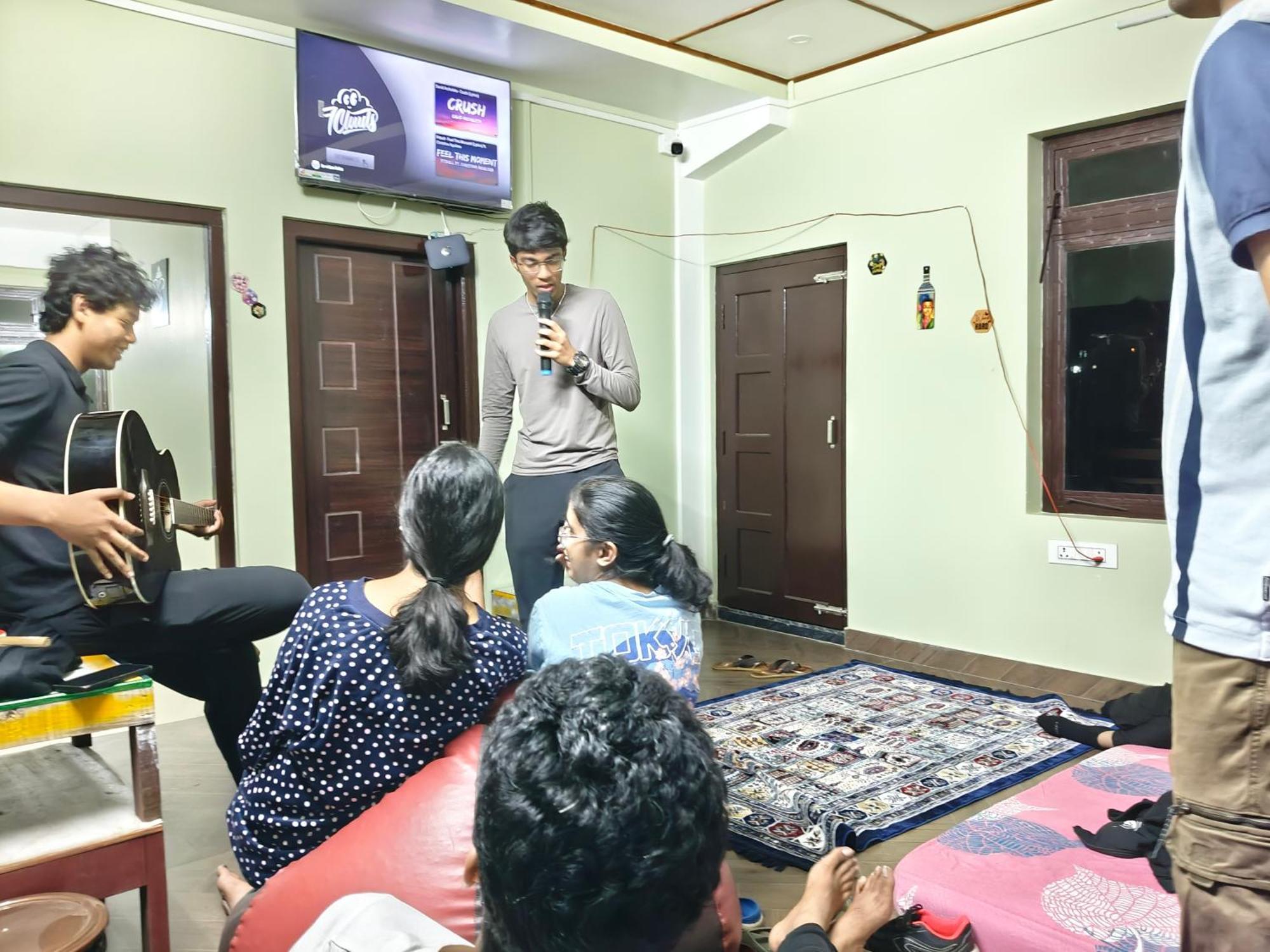 Xtsy Travellers Hostel Шиллонг Екстер'єр фото