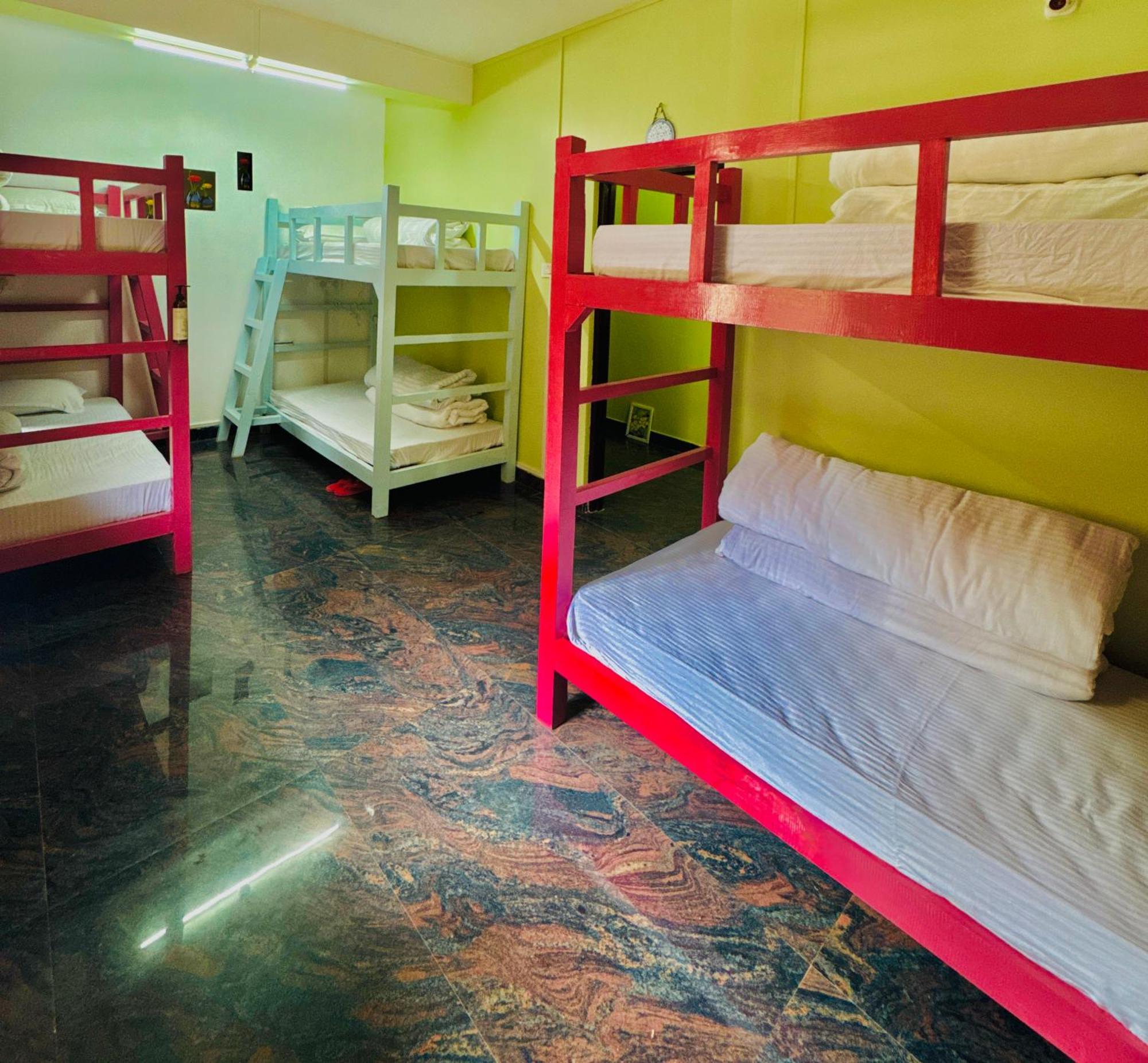 Xtsy Travellers Hostel Шиллонг Екстер'єр фото