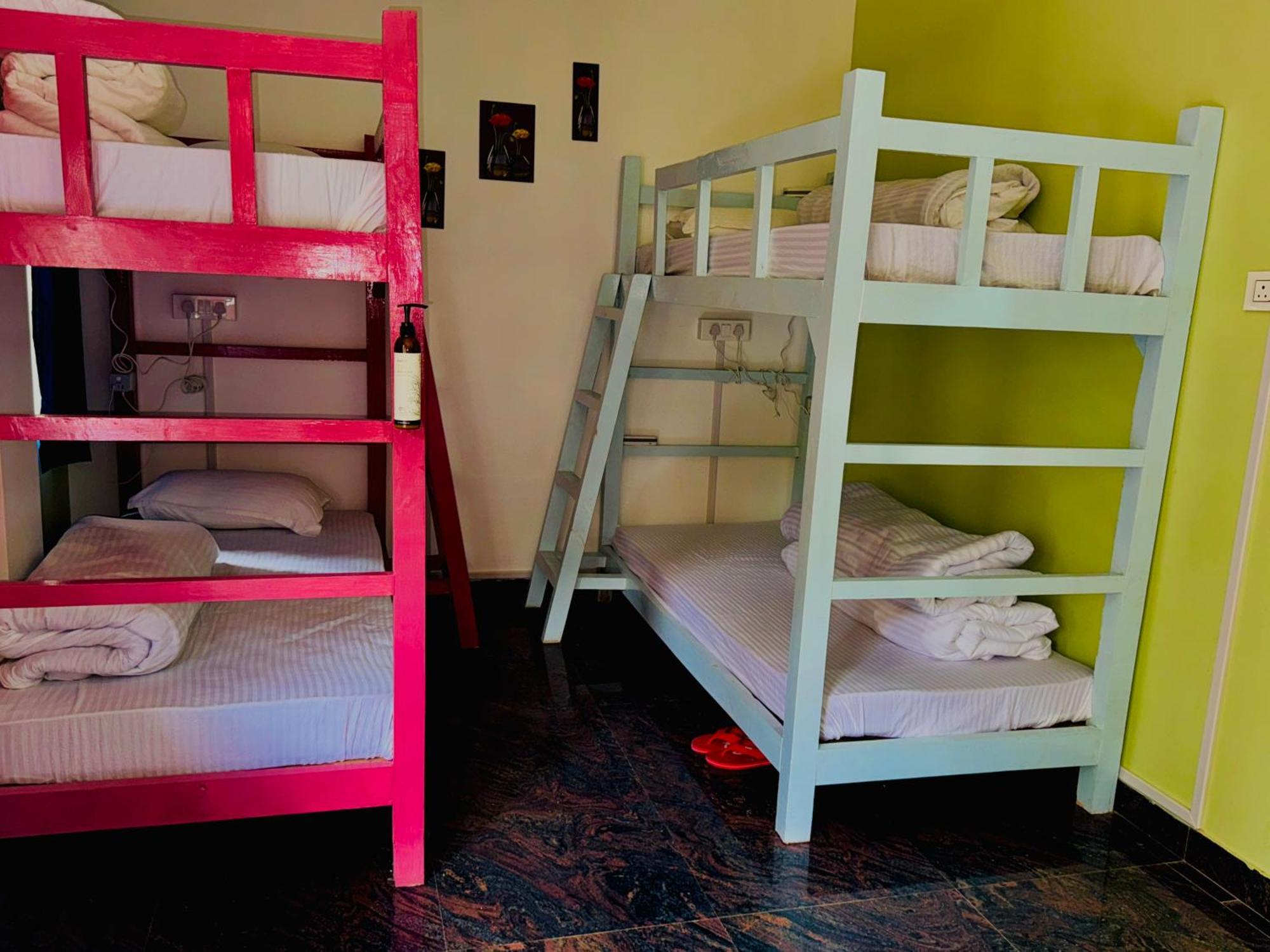 Xtsy Travellers Hostel Шиллонг Екстер'єр фото
