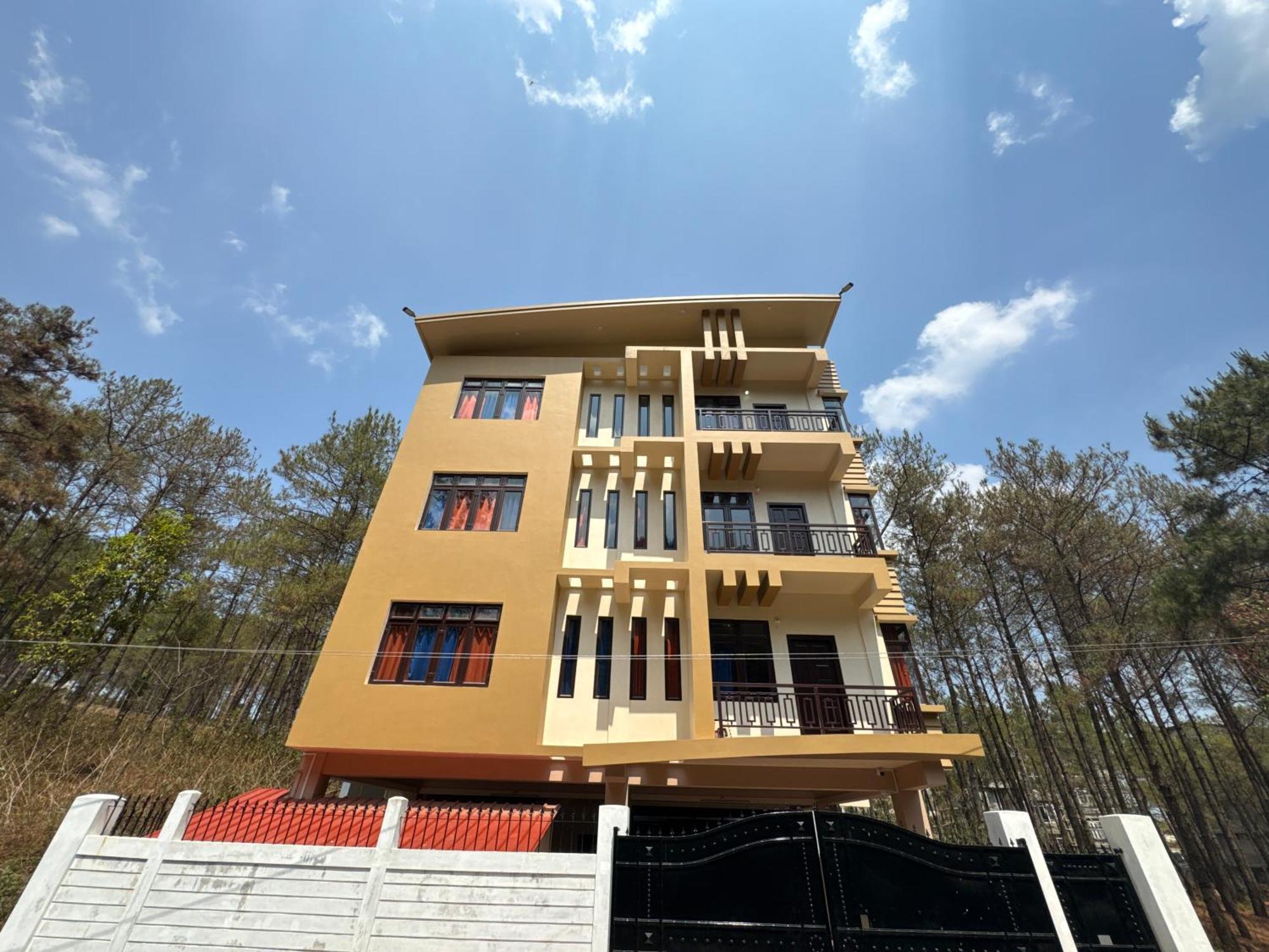 Xtsy Travellers Hostel Шиллонг Екстер'єр фото