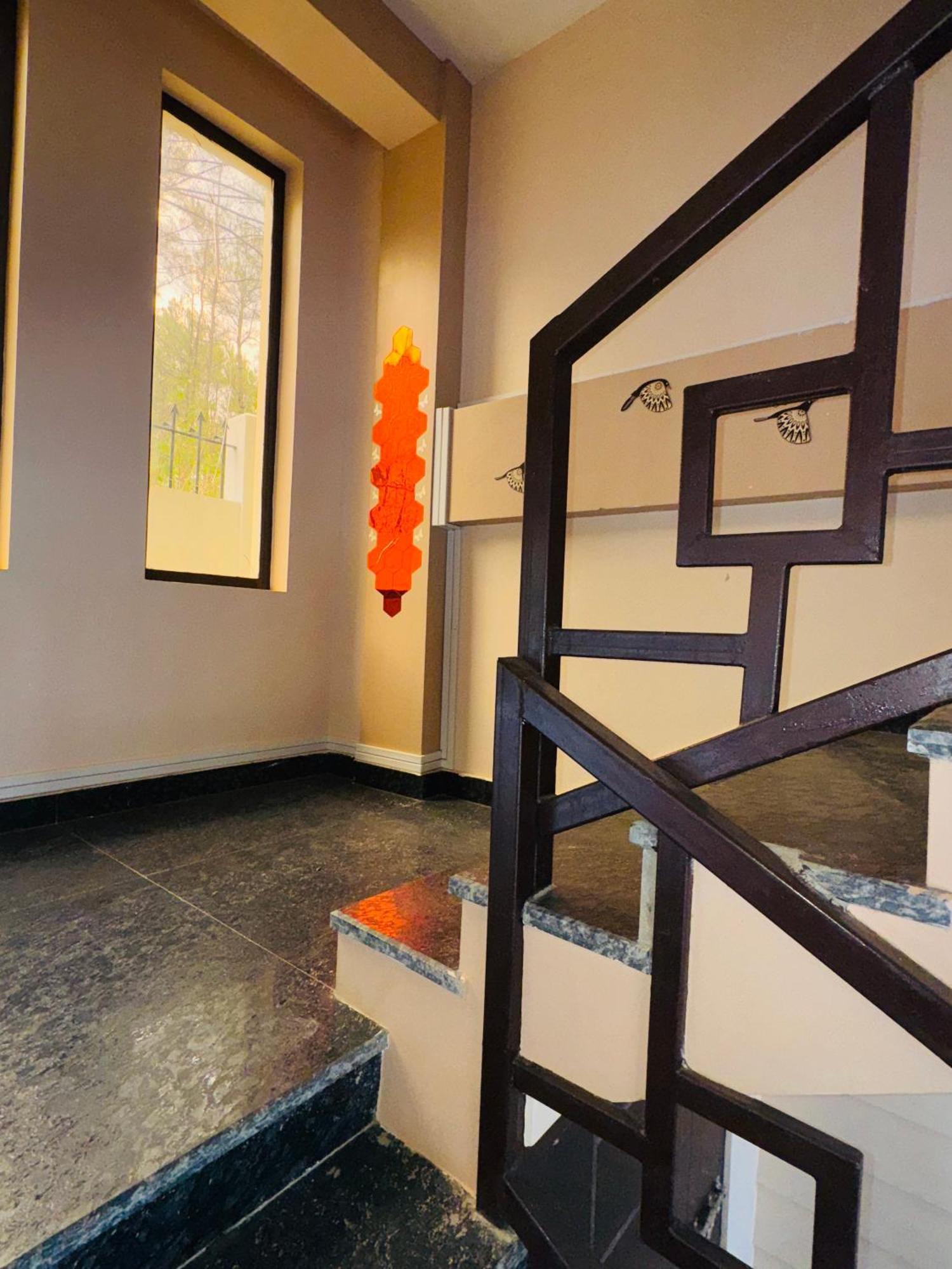 Xtsy Travellers Hostel Шиллонг Екстер'єр фото